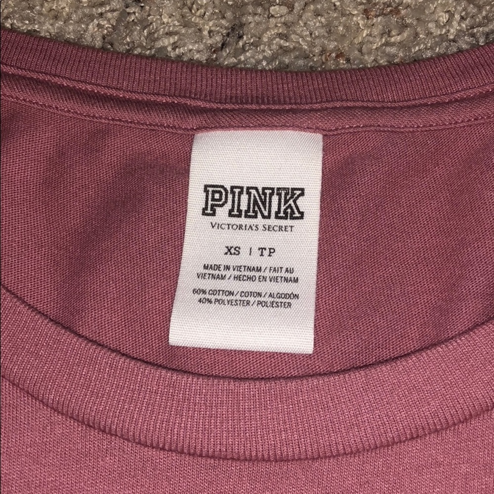 A pink shirt - Picture 2 of 2